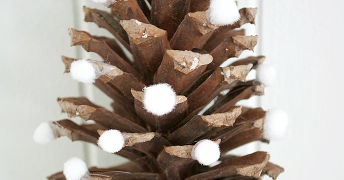 GENIUS way to use MINI PINECONES for CHRISTMAS (Dollar Tree Crafts