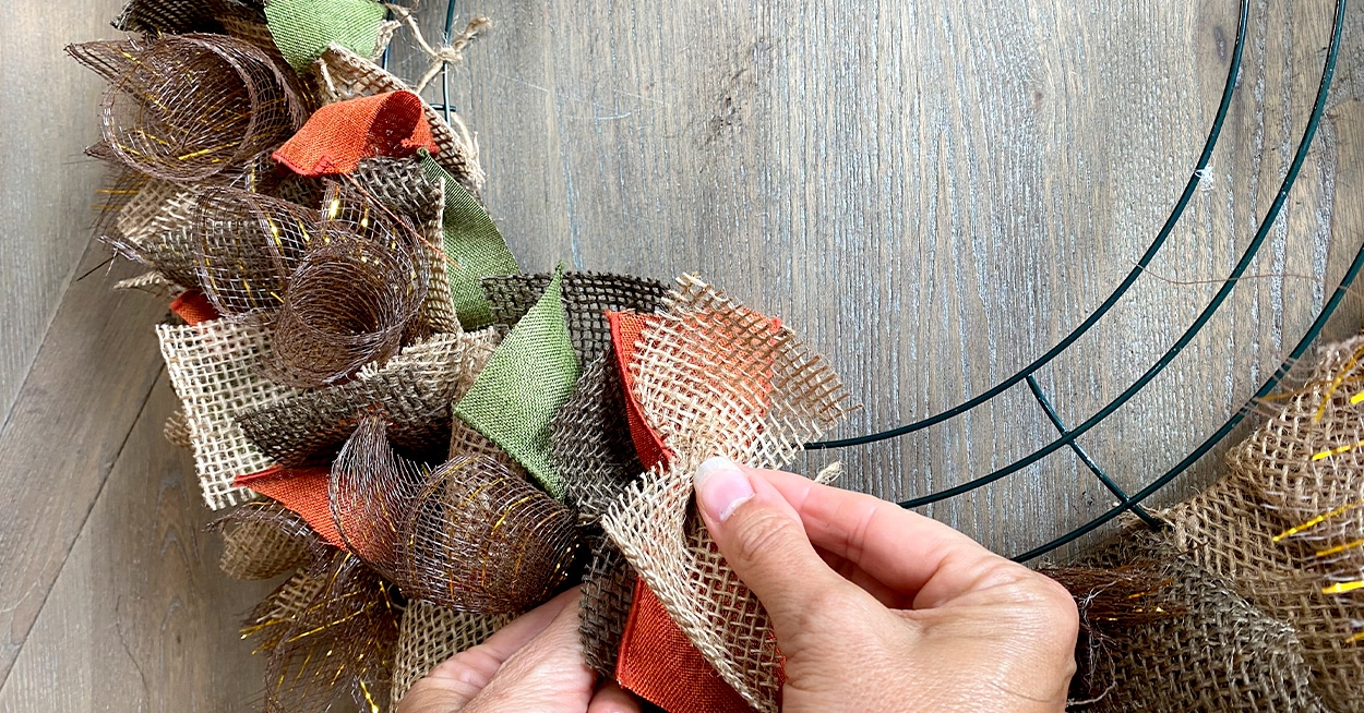 Tips, Treats & Treasures: Fall Mesh-Ribbon Wreath~Easy How-to tutorial