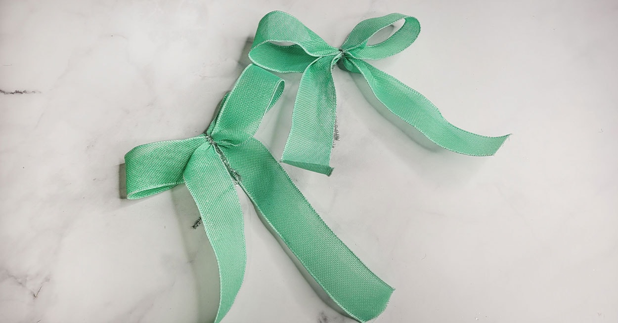 Tiny Bow using Thin Ribbon - Dollar Tree 